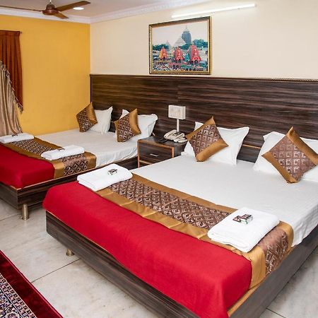 Vrindavan Comfort Inn Хайдарабад Экстерьер фото